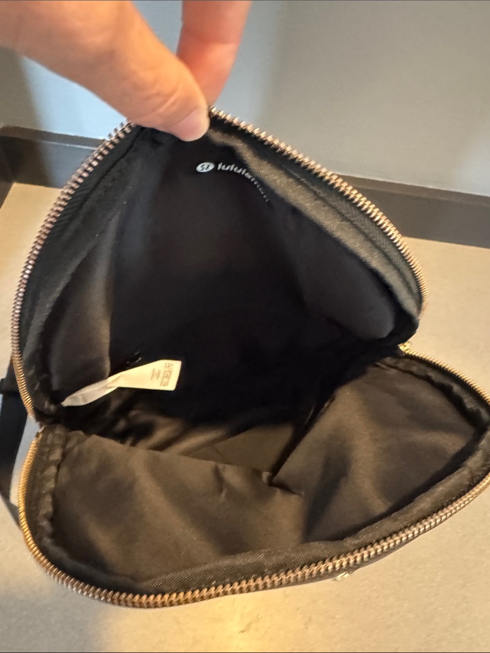 lululemon All Nighter Bag - 5L - Picture 7 of 7